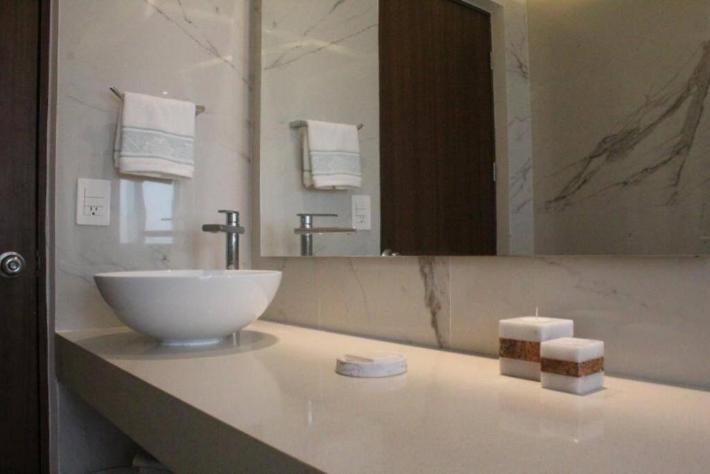 Beach Front Renewed Apartment แคนคูน ภายนอก รูปภาพ