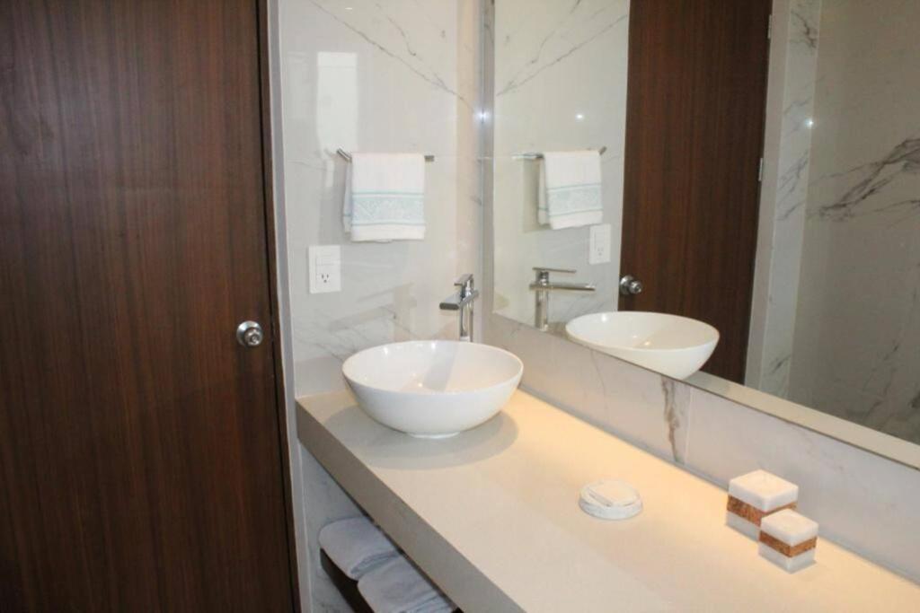 Beach Front Renewed Apartment แคนคูน ภายนอก รูปภาพ